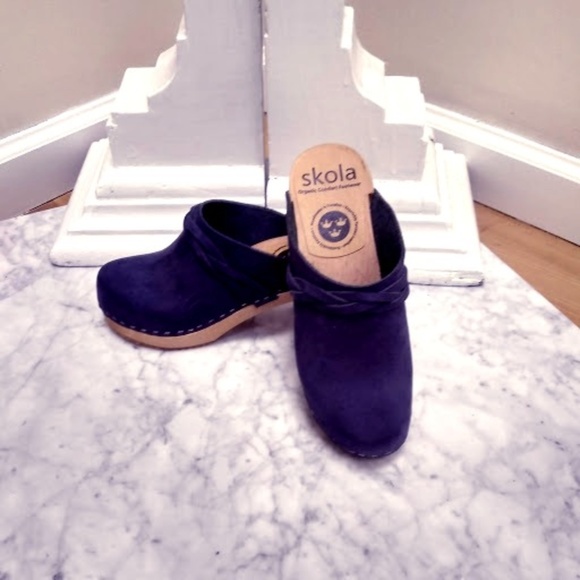skola clogs website